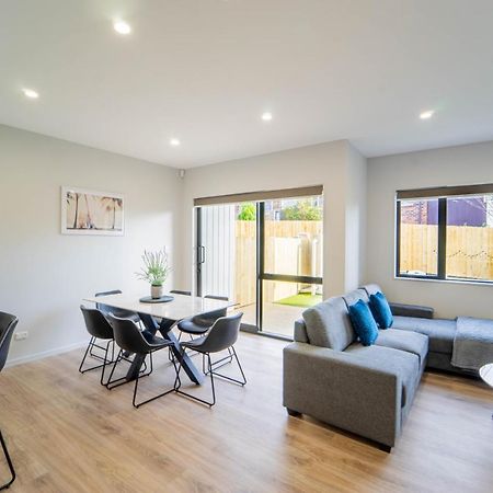 Modern Sunnyhills Town House Villa Auckland Exterior photo